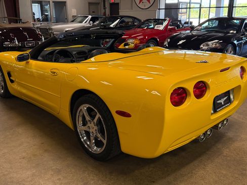 Used 2002 Chevrolet Corvette w/ Preferred Equipment Group2 image 12