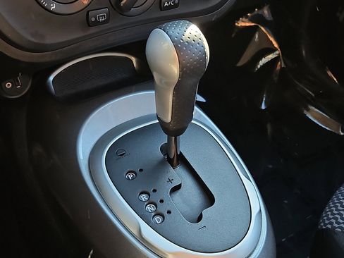 Used 2017 Nissan Juke S image 14