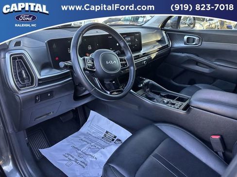 Used 2024 Kia Sorento S image 18