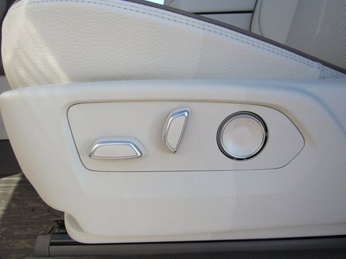 New 2026 GMC Yukon XL Denali w/ Denali Reserve Package image 17