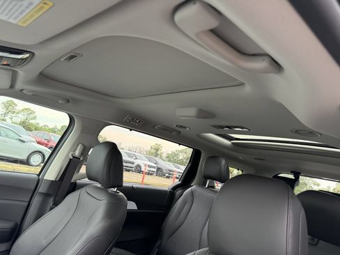 New 2026 Kia Carnival SX w/ SX Dark Edition Package FWD image 22