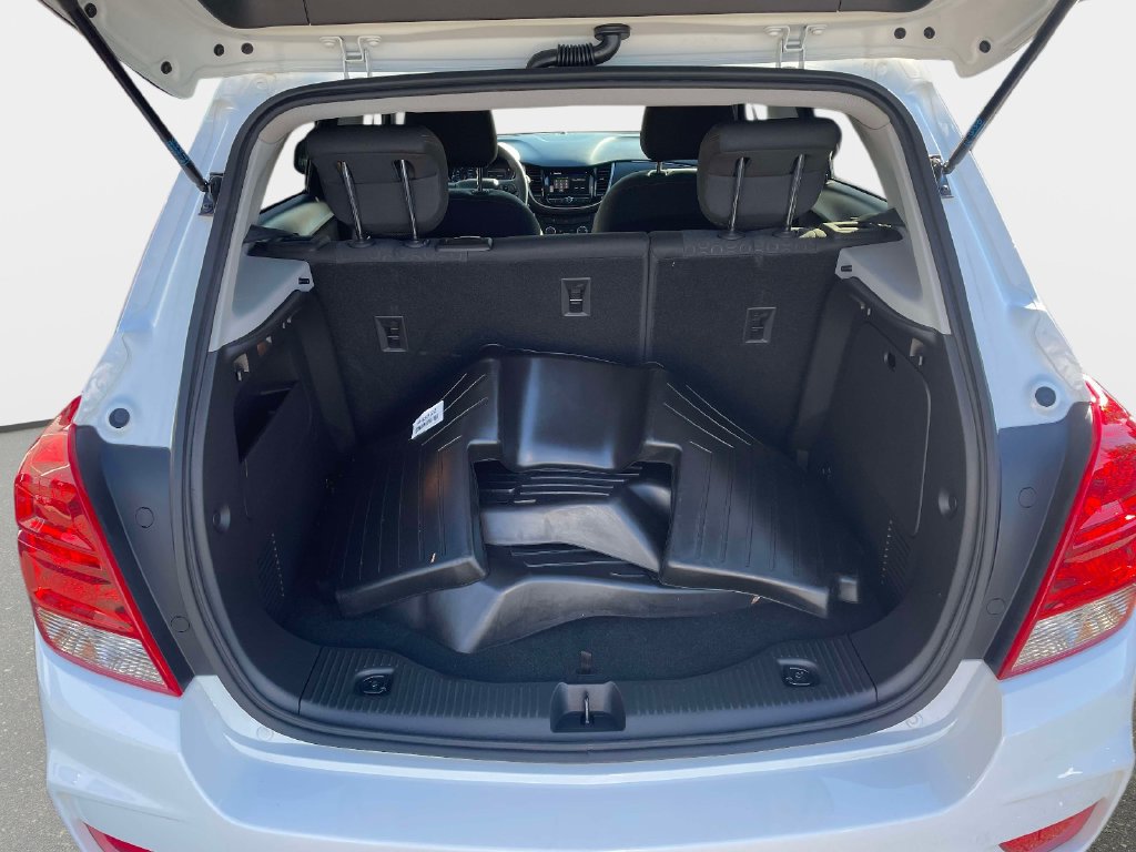 Used 2022 Chevrolet Trax LS w/ Tint and Cruise Package FWD image 14