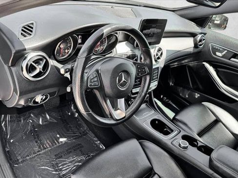Used 2020 Mercedes-Benz GLA 250 4MATIC w/ Premium Package image 10
