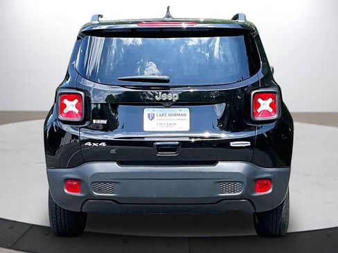Certified 2022 Jeep Renegade Latitude AWD/4WD image 8
