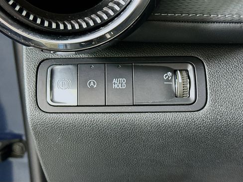 Used 2025 Chevrolet Equinox LT FWD image 16