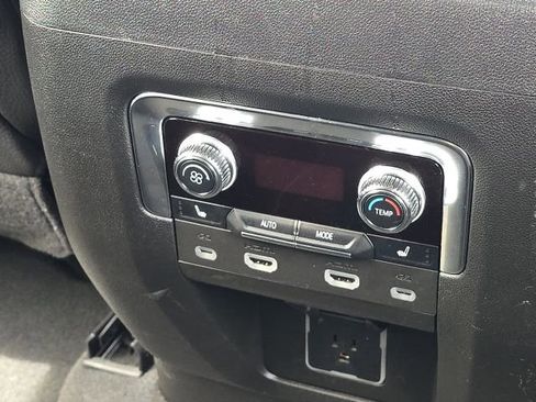 Used 2024 GMC Yukon XL Denali w/ Advanced Technology Package image 19