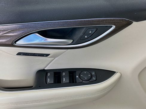 Used 2022 Buick Envision Avenir w/ Technology Package II FWD image 18