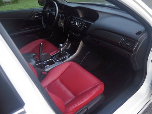 Used 2017 Honda Accord Sport image 18