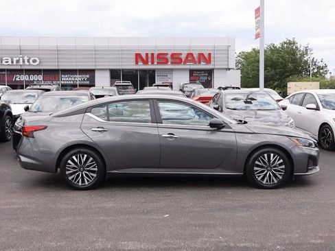 Certified 2025 Nissan Altima 2.5 SV FWD image 5