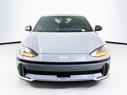 Used 2024 Hyundai Ioniq 6 SE RWD image 2