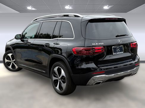 New 2026 Mercedes-Benz GLB 250 image 2