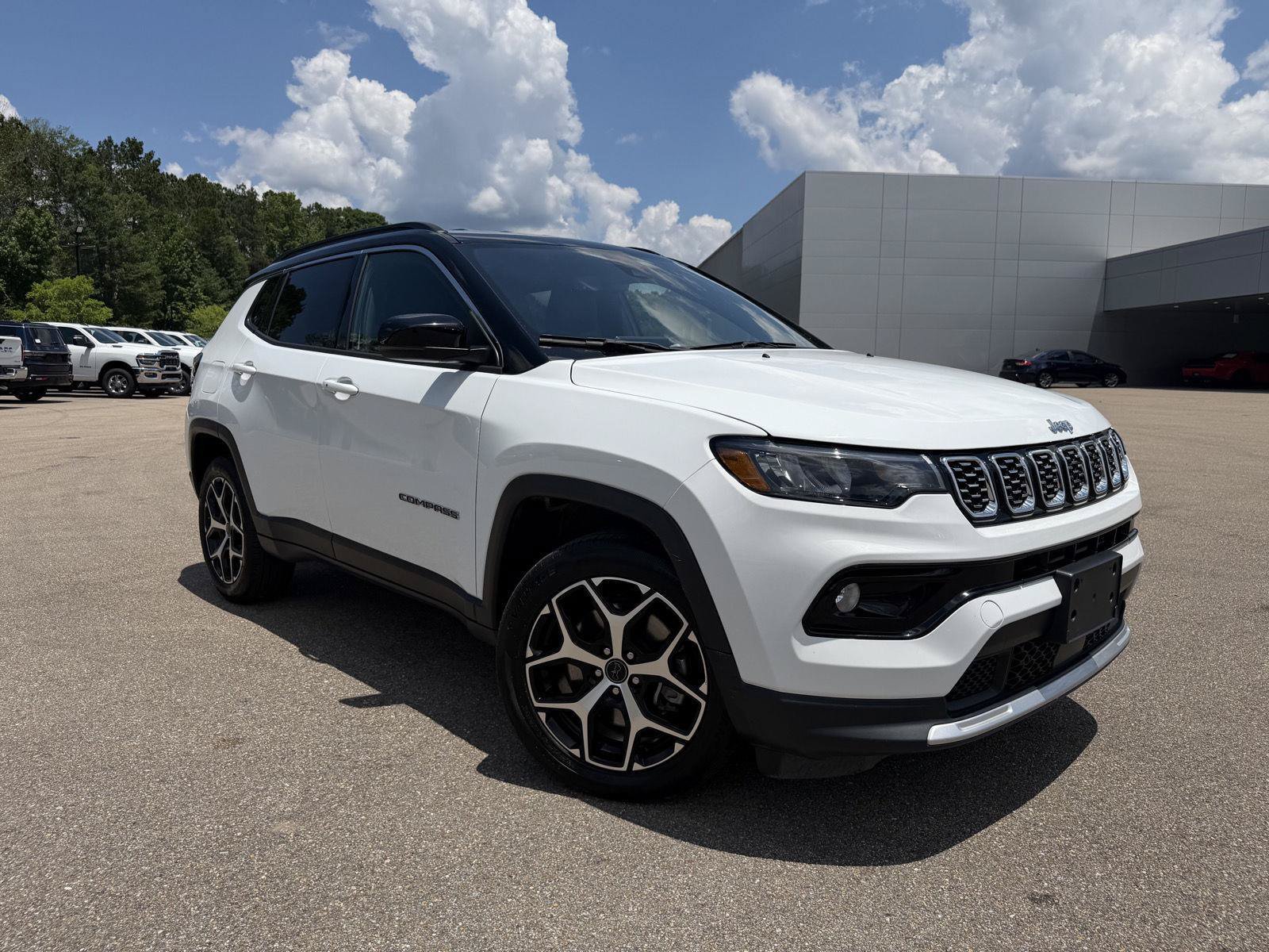 Certified 2025 Jeep Compass Limited AWD/4WD image 3