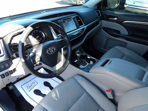 Used 2019 Toyota Highlander Limited Platinum image 14