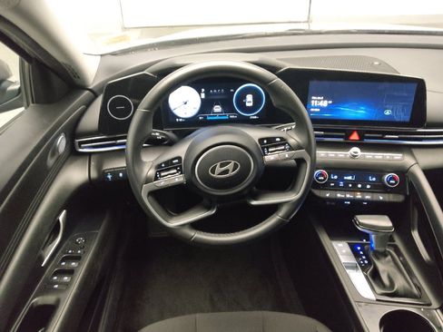 Used 2025 Hyundai Elantra SEL FWD image 22