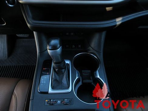 Used 2019 Toyota Highlander Limited image 23