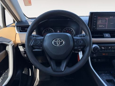 Used 2019 Toyota RAV4 LE FWD image 16