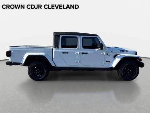 Used 2023 Jeep Gladiator Sport AWD/4WD image 3
