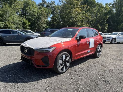 New 2025 Volvo XC60 T8 Plus w/ Climate Package image 4