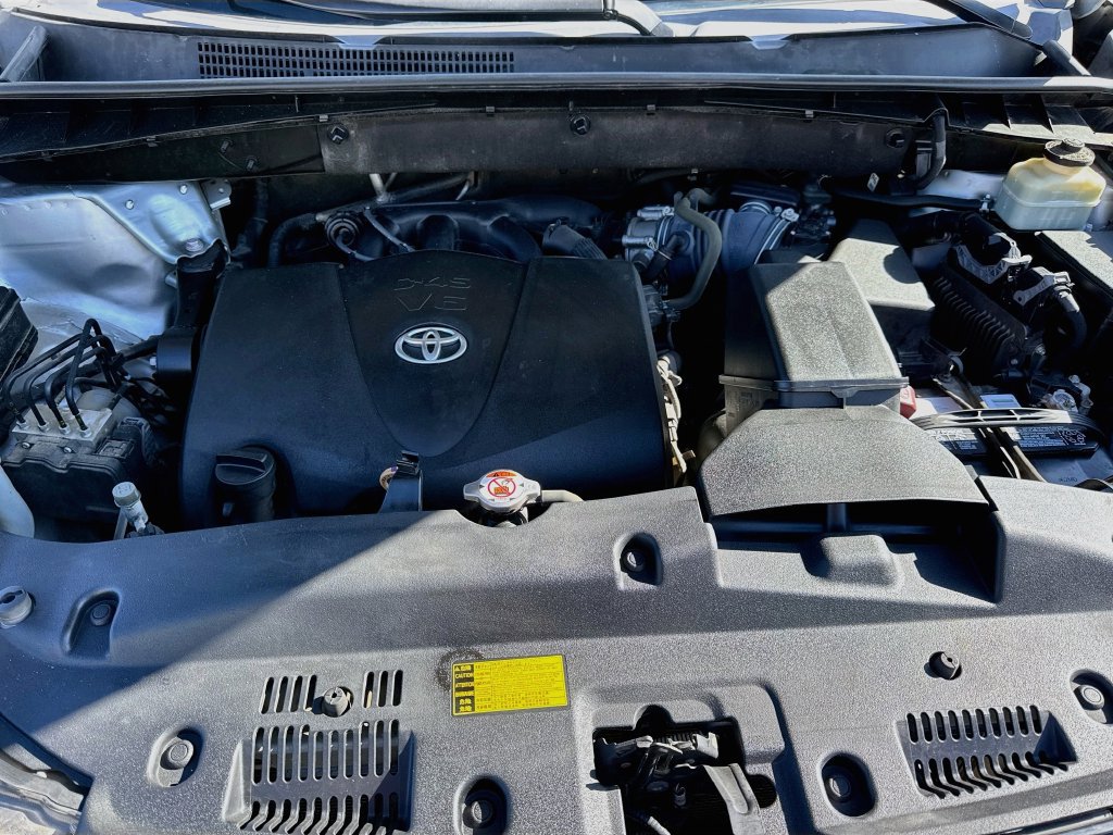 Used 2018 Toyota Highlander SE FWD image 39