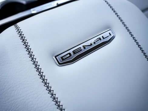 New 2026 GMC Yukon Denali w/ Sun & Power Step Package AWD/4WD image 18