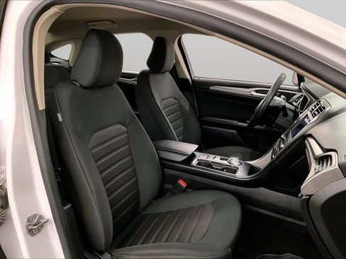 Used 2020 Ford Fusion SE FWD image 7