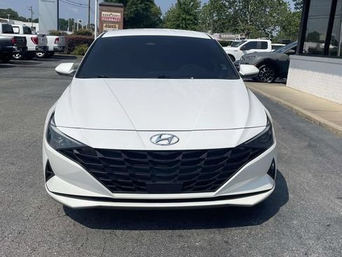 Used 2023 Hyundai Elantra SEL w/ Convenience Package FWD image 2
