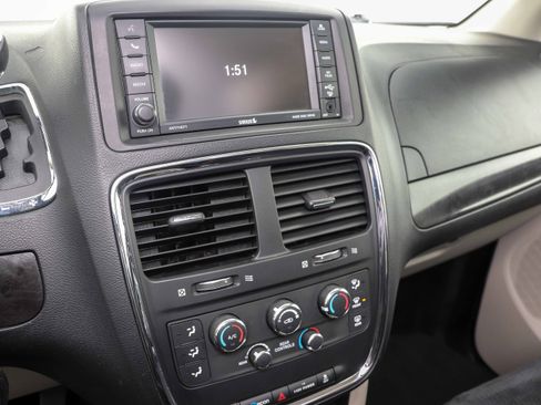 Used 2014 Dodge Grand Caravan SXT w/ Rear Park Assist Package FWD image 23