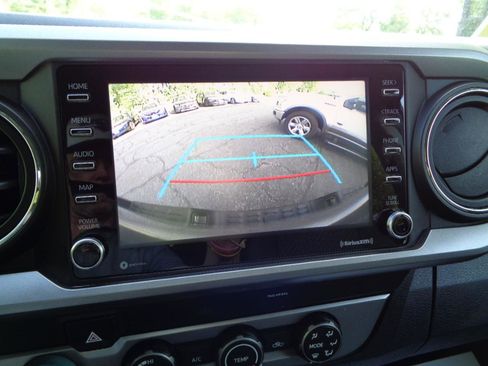 Used 2020 Toyota Tacoma SR5 AWD/4WD image 14