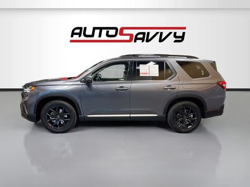 Used 2025 Honda Pilot Touring image 4