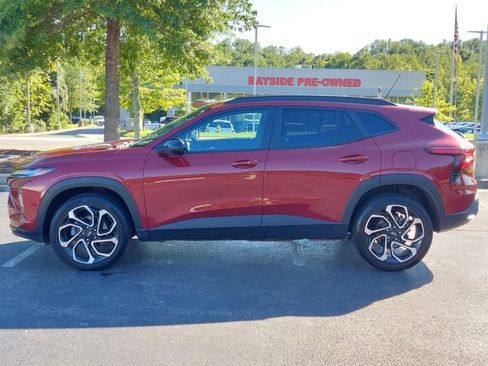 Used 2025 Chevrolet Trax RS FWD image 6