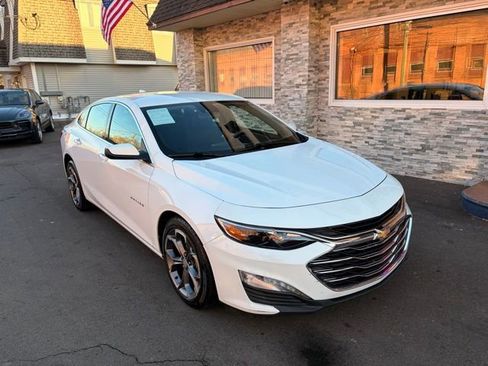 Used 2024 Chevrolet Malibu LT FWD image 3