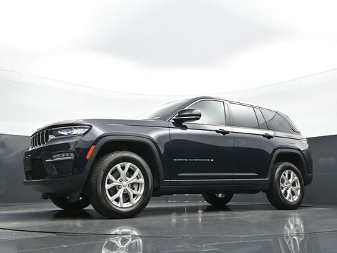 Used 2023 Jeep Grand Cherokee Limited AWD/4WD image 26