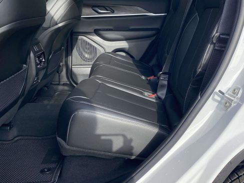 New 2025 Jeep Grand Cherokee Limited image 12