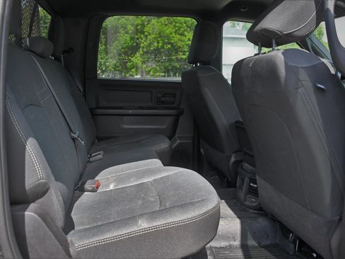 Used 2024 RAM 3500 Tradesman w/ Chrome Appearance Group AWD/4WD image 19