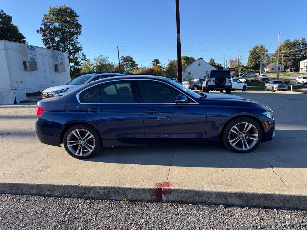 Used 2018 BMW 330i xDrive Sedan AWD/4WD image 5