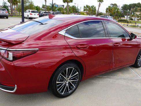 Certified 2025 Lexus ES 300h w/ Premium Package image 4