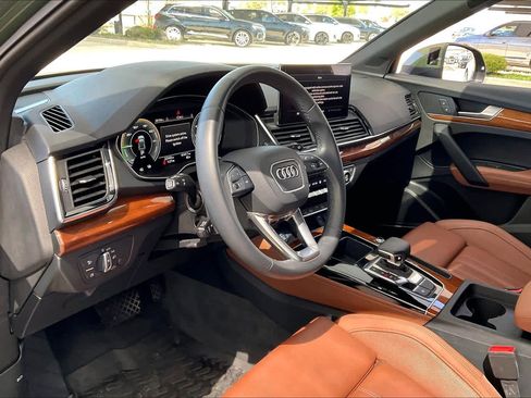 Used 2023 Audi Q5 e Premium Plus w/ Premium Plus Package image 17