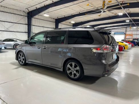 Used 2019 Toyota Sienna SE Premium image 47