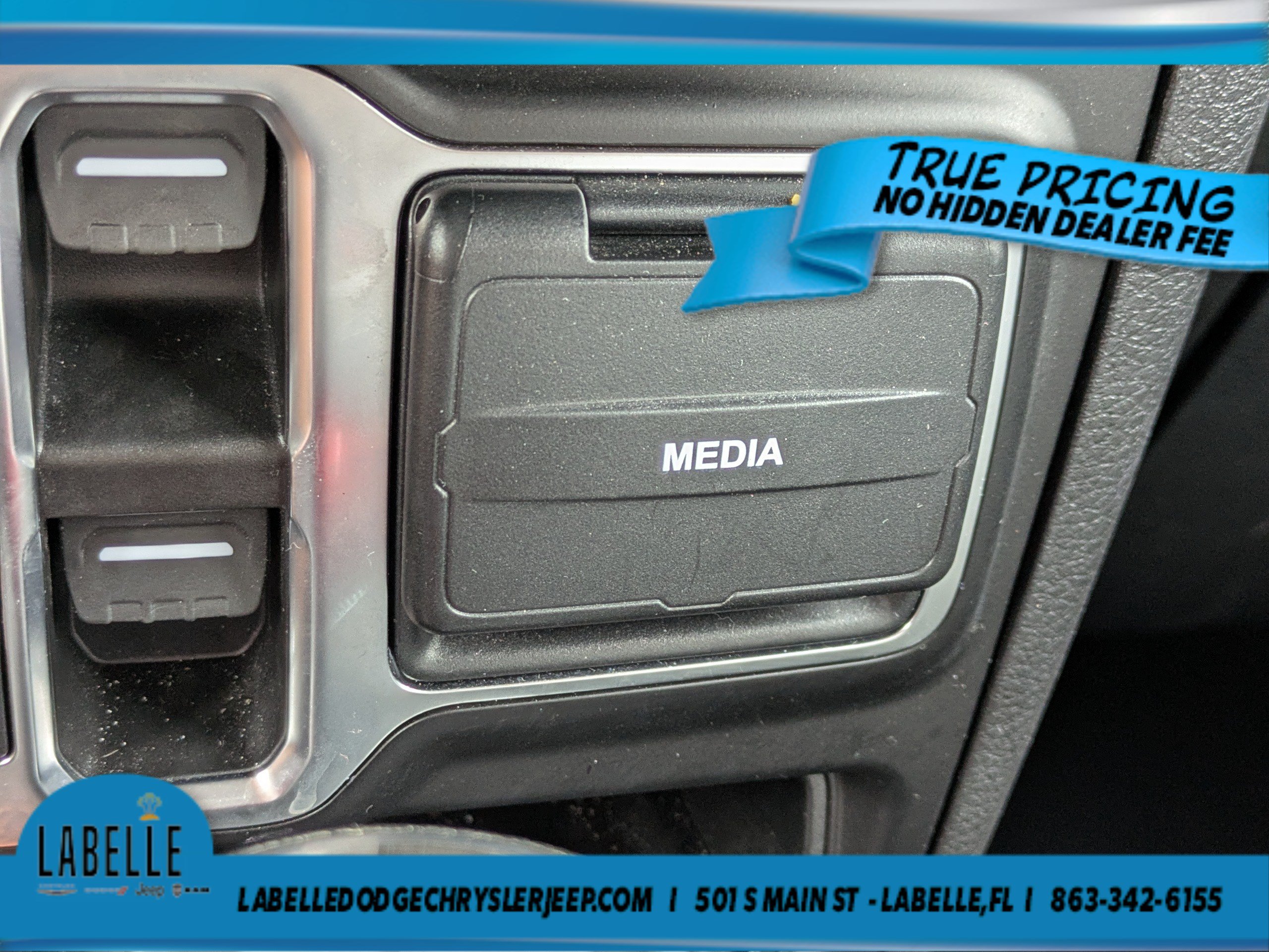 Used 2026 Jeep Wrangler Unlimited Sahara AWD/4WD image 29