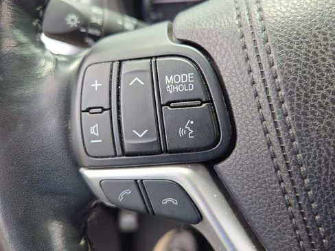 Used 2018 Toyota Highlander Limited Platinum FWD image 23