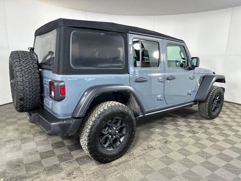 Used 2024 Jeep Wrangler Unlimited image 3