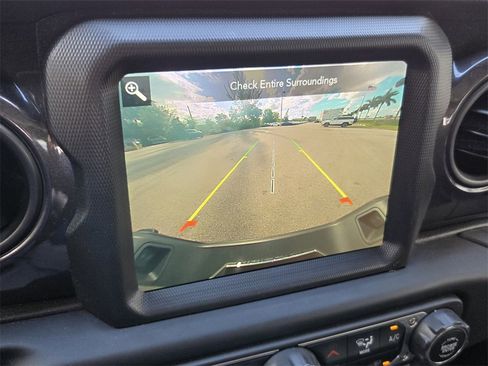 Used 2022 Jeep Gladiator Sport image 21