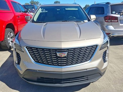 Used 2023 Cadillac XT4 Luxury w/ Cold Weather Package FWD image 3
