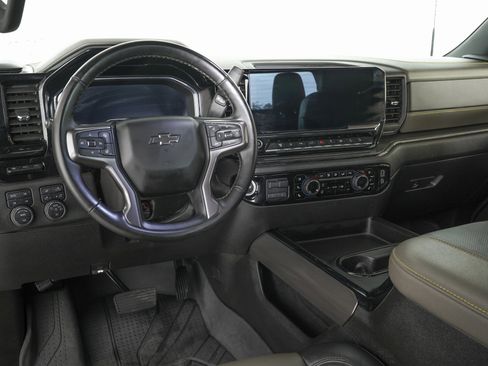 Used 2024 Chevrolet Silverado 2500 ZR2 w/ Technology Package image 17