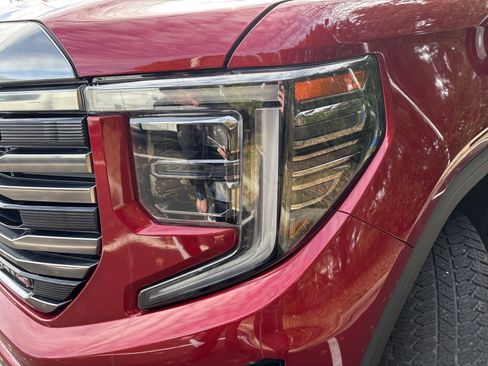 Used 2022 GMC Sierra 1500 AT4 w/ AT4 Premium Package image 5