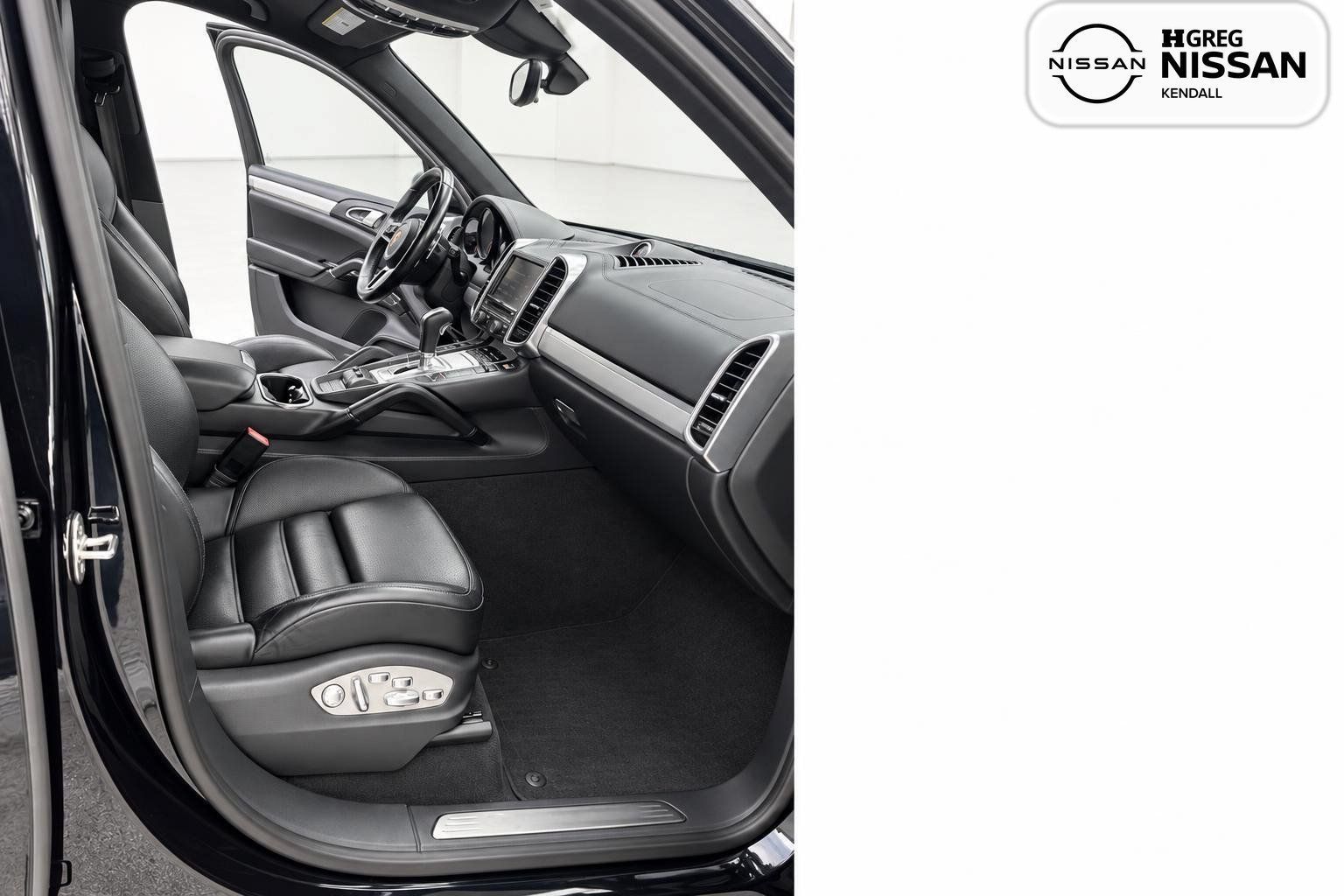 Used 2015 Porsche Cayenne Turbo AWD/4WD image 15