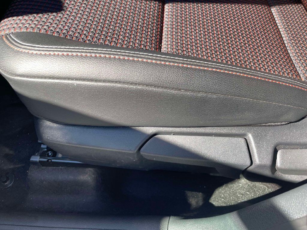 Used 2025 Nissan Kicks SR AWD/4WD image 19