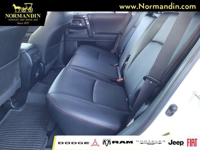 Used 2024 Toyota 4Runner TRD Off-Road Premium AWD/4WD image 18