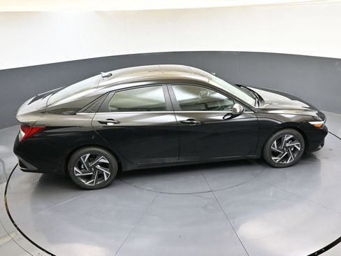 Used 2025 Hyundai Elantra Limited FWD image 48