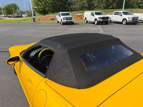 Used 2001 Chevrolet Corvette Convertible w/ Preferred Equipment Group2 RWD image 40